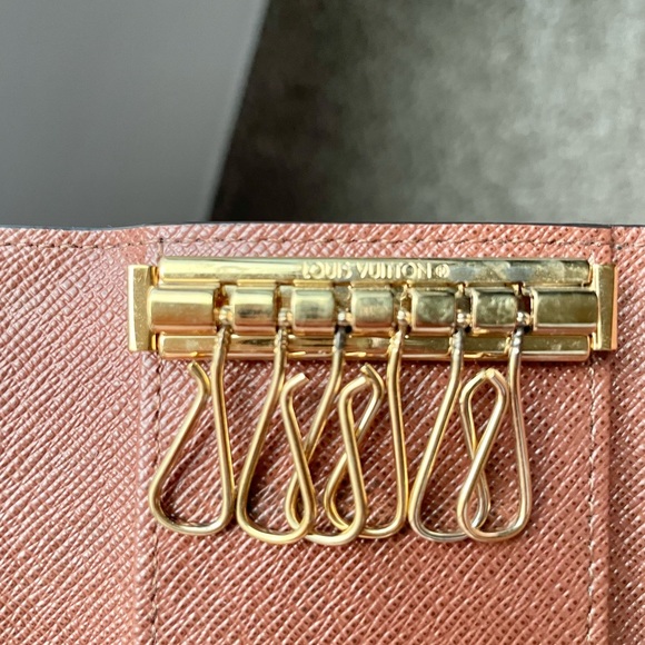 Louis Vuitton 6 key holder - Picture 6 of 14